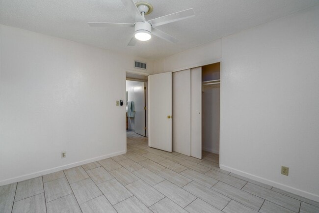 Building Photo - 8444 E Virginia Ave