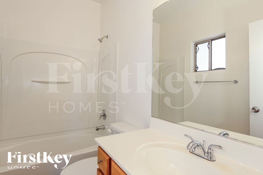 Building Photo - 22022 N 29th Dr