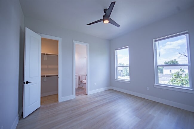 Building Photo - 3738 Mainer St