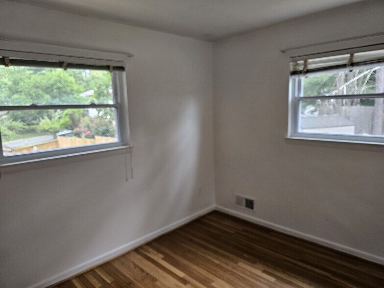 Building Photo - 1404 Chilton Dr