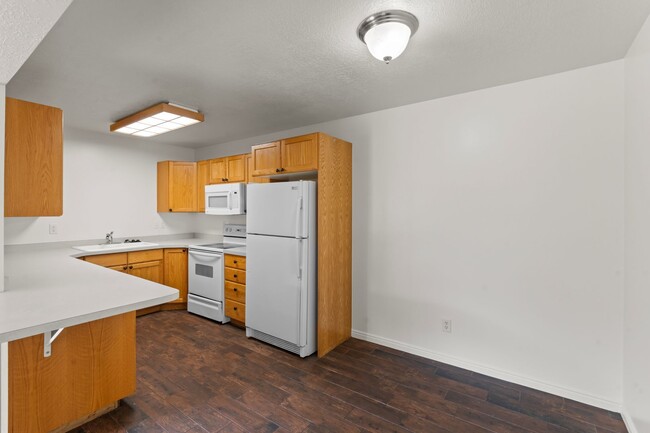 Building Photo - Remodeled 3 Bedroom 3 Bath Condo for Rent ...