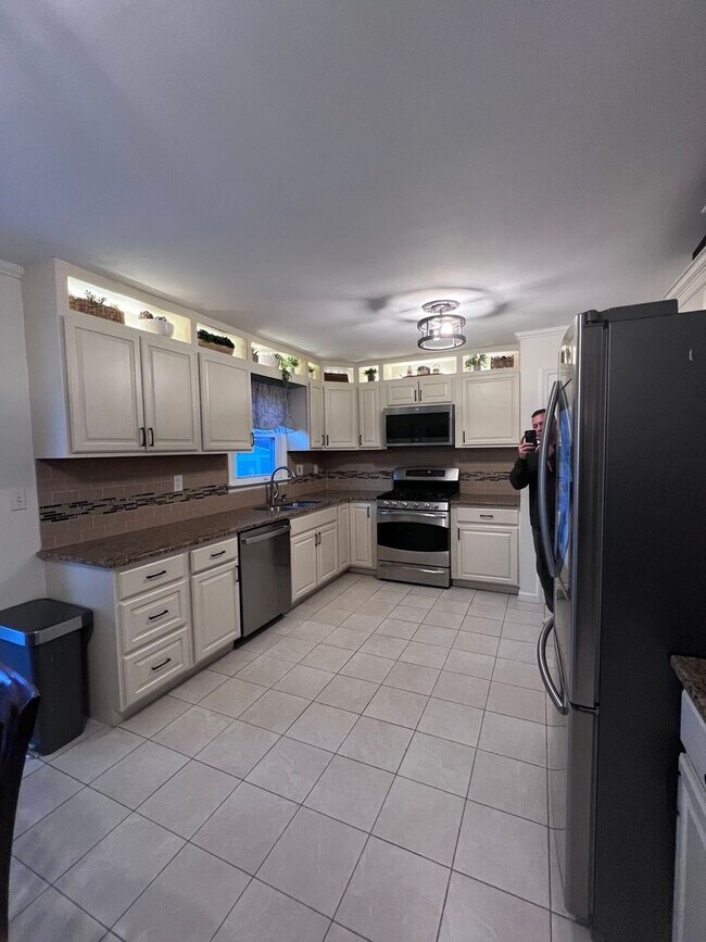 Building Photo - 724 Anna Pl