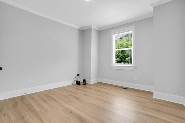 Building Photo - 108 Averill St