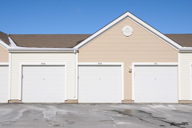 Building Photo - 917 Silverstone Dr