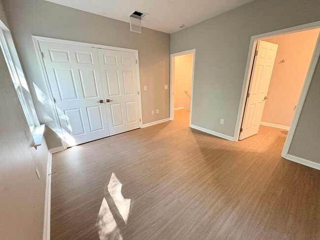 Building Photo - 1733 Beechwood Cir S