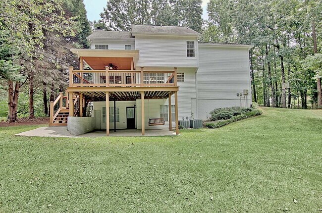 Building Photo - 49 Montrose Ln
