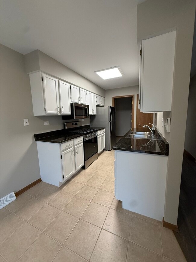 Building Photo - 45 Spuhler Dr