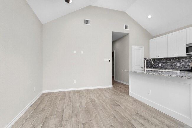 Building Photo - 16706 E Hammon