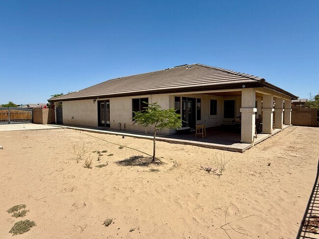 Building Photo - 4 bedroom view home in San Luis, AZ