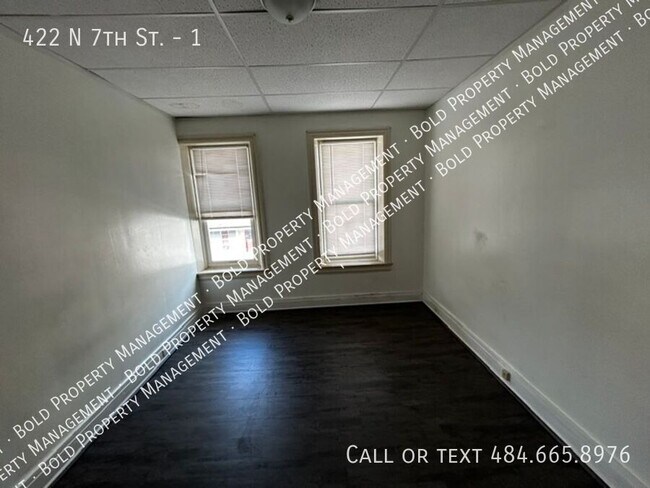 Building Photo - 422 N 7th St