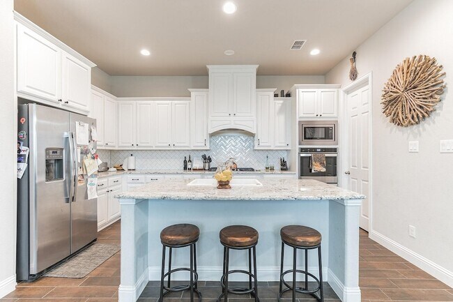 Building Photo - 14800 Belclaire Ave