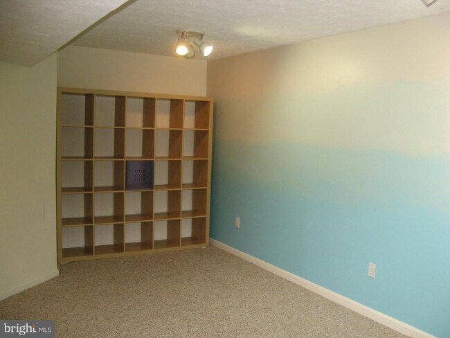 Building Photo - 136 Equestrian Dr