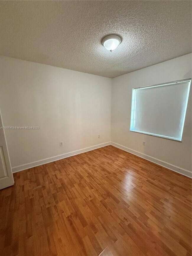 Building Photo - 5858 NW 113th Pl