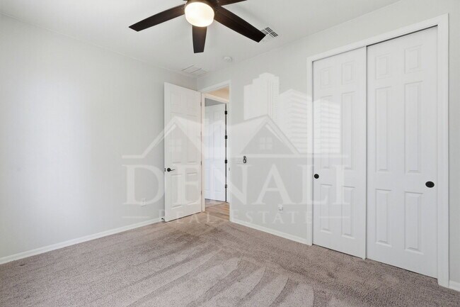 Building Photo - 4220 S Macy Cir