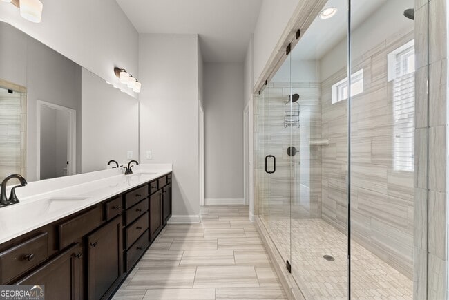 Building Photo - 4656 Silver Oak Dr SW