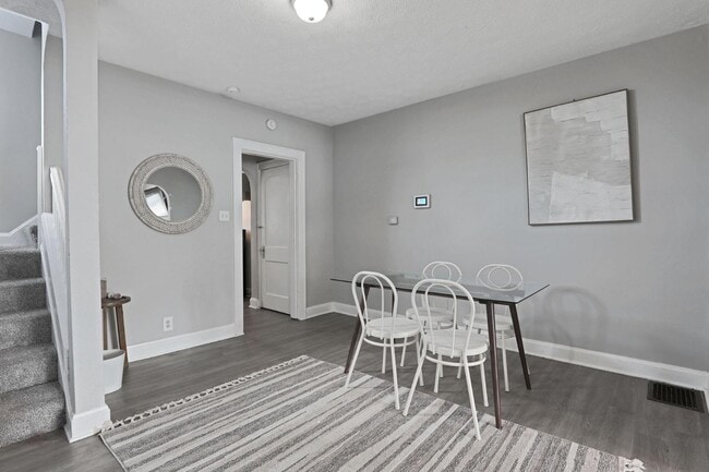 Building Photo - 1123-1125 Wilson Ave - 1125 Wilson Ave