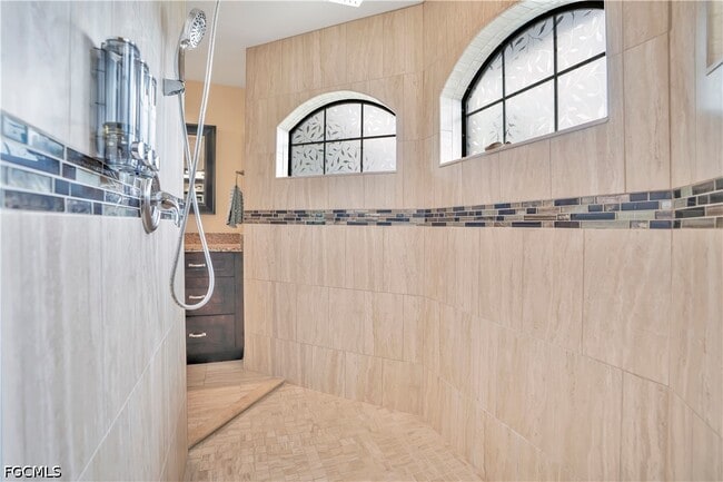 Building Photo - 1627 SW 14th St