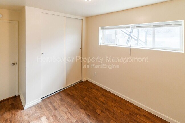 Building Photo - 728 W Maxwell Ave