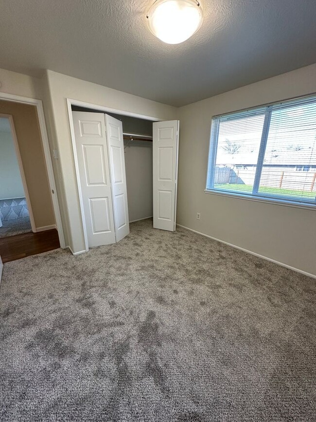 Building Photo - 1/2 Off 2nd Months' Rent