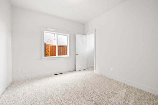 Building Photo - Stunning New Construction by Biltmore | El...