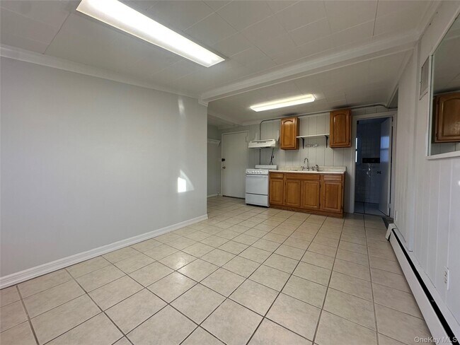 Primary Photo - 3 Maple Pl