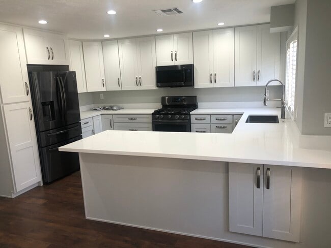 Quartz countertops - 20950 Oxnard St