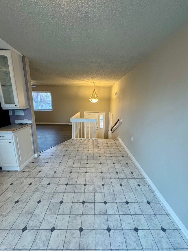 Building Photo - Lovely 3 bedroom+ Office in Widefield