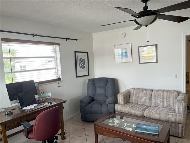 Building Photo - 18 Ocean Breeze