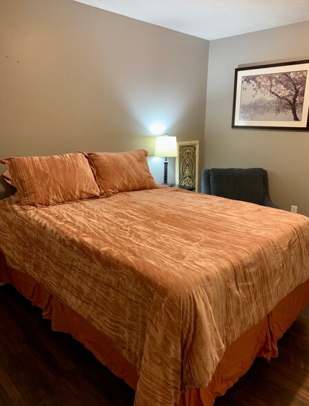 Building Photo - 309 Oakland Dr