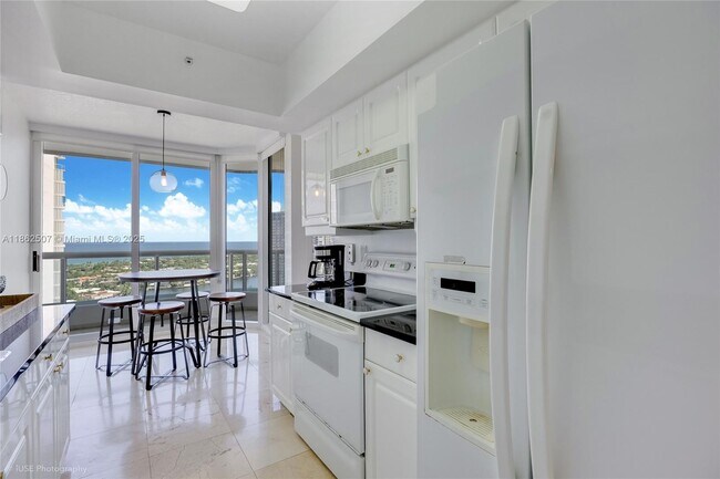 Building Photo - 21055 Yacht Club Dr