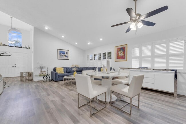 Building Photo - 11120 Sangria Ct