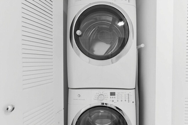 Building Photo - 6620 Indian Creek Dr