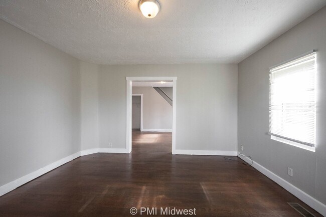 Building Photo - Charming 3-Bedroom Duplex with 2 Full Baths in Indianapolis - A Must See!