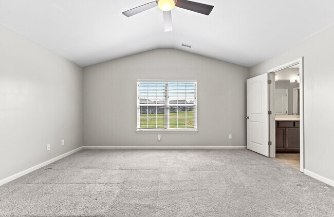 Building Photo - 4-Bedroom with Fenced Yard