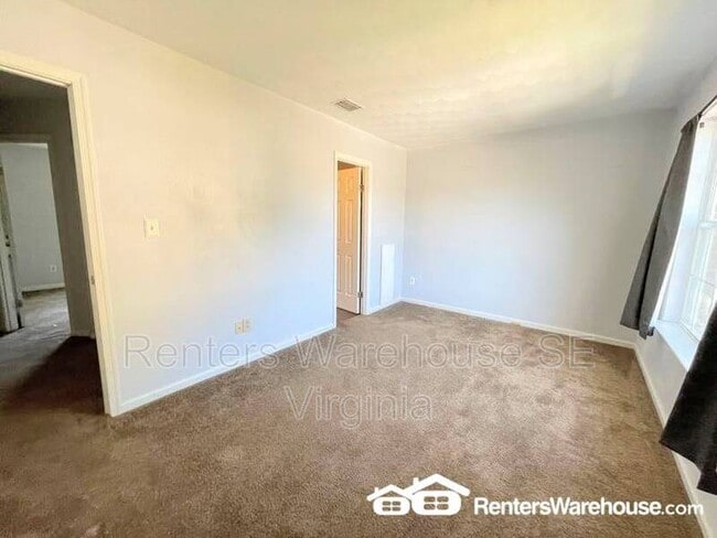 Building Photo - 809 Sutherland Arch