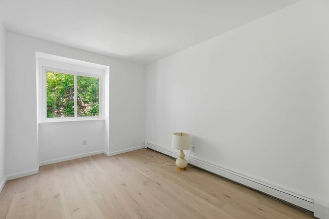 Building Photo - 206 Chrystal Dr