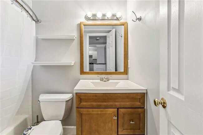 Building Photo - 1988 Wellbourne Dr NE