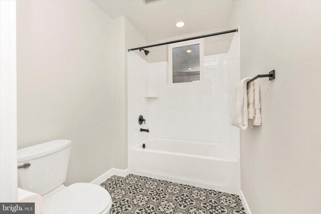 Building Photo - 714 Iron Frg Rd