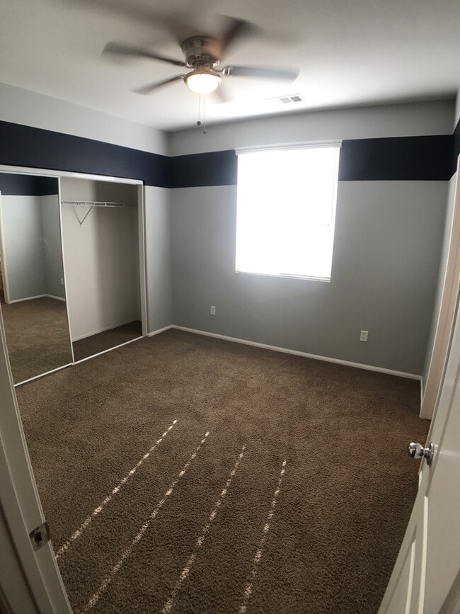 Building Photo - Gorgeous NW Home 4 Bed/3 Bath $2,800 Depos...