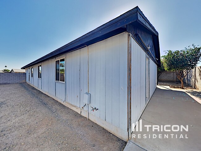 Building Photo - 2308 N Arrowhead Dr