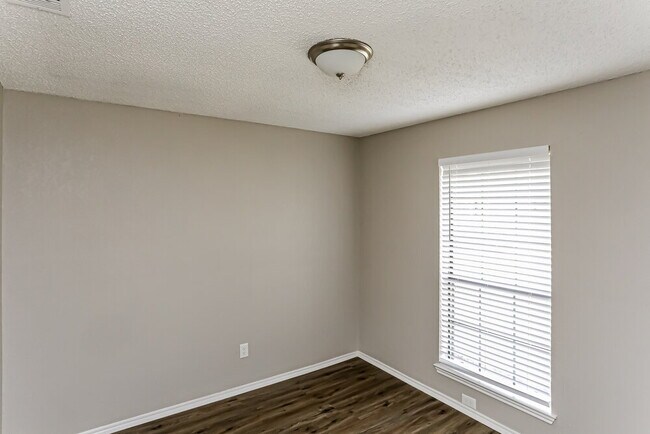 Building Photo - 2618 San Saba St