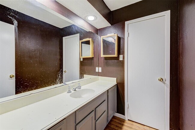 Building Photo - 1710 Bodart Ct