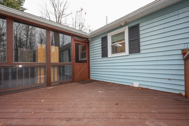 Building Photo - 81 Orchard Path Rd