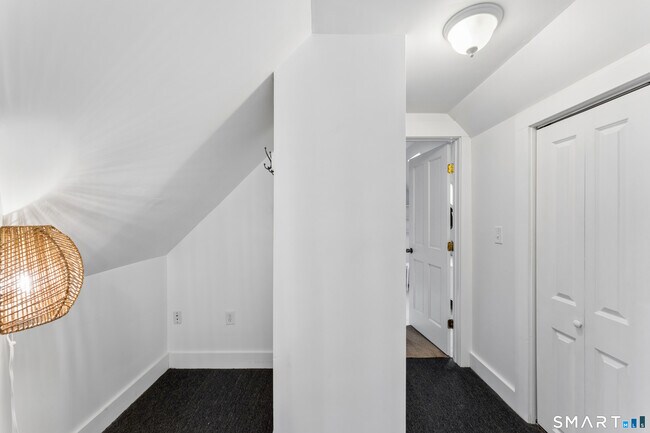 Building Photo - 653 Winchester Ave