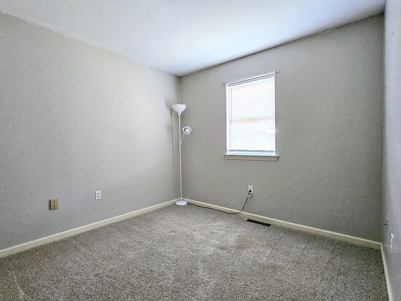 Building Photo - 688 Rockwood Dr