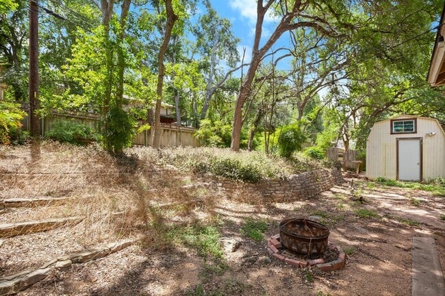 Building Photo - 1713 Deerfield Dr