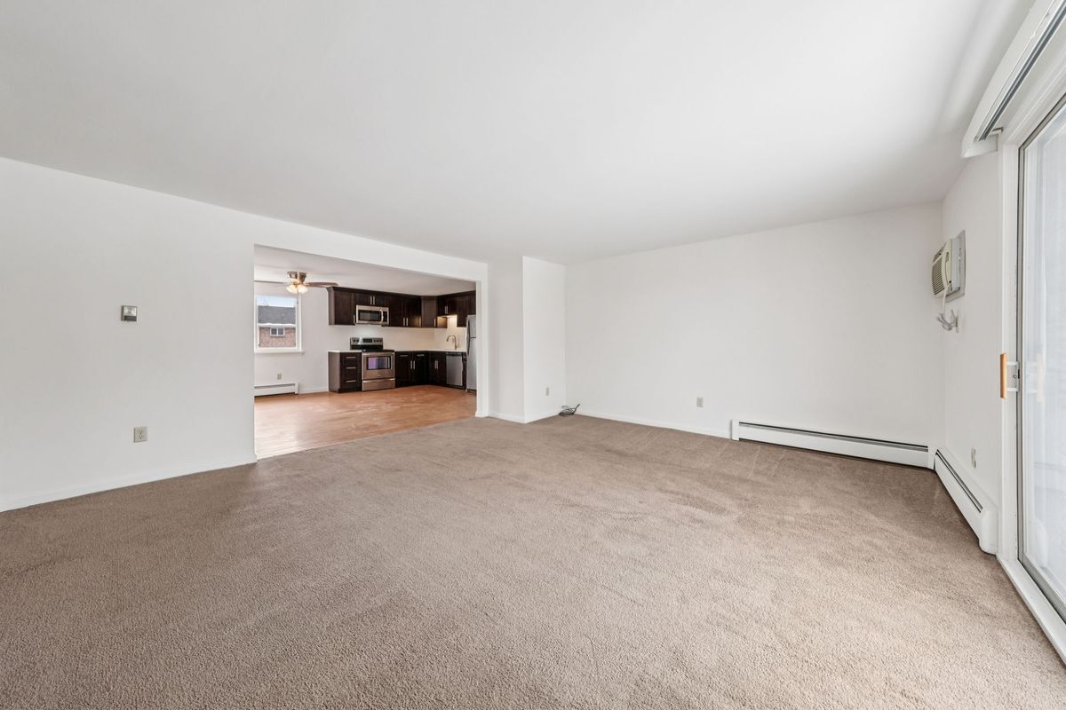 Building Photo - 4 Losson Garden Dr