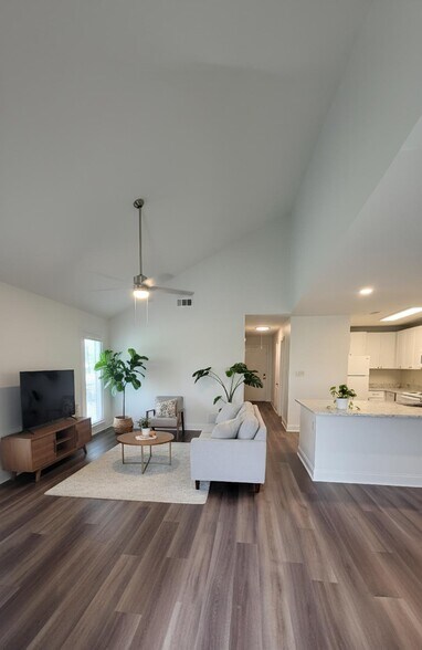 Building Photo - 11011 Cal Rd