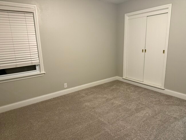 Building Photo - 4202 N Devon Ln