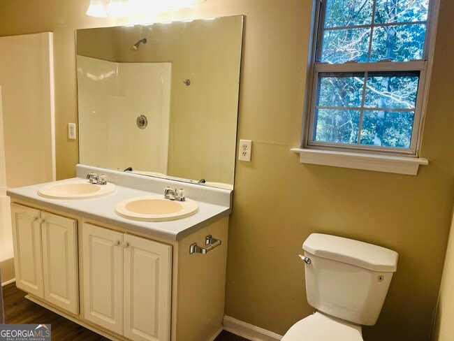 Building Photo - 129 Lost Lake Dr